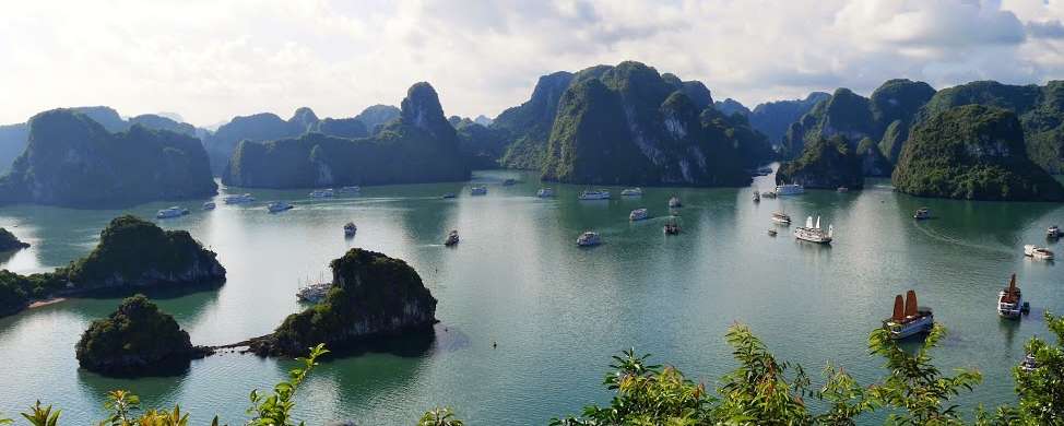 Vietnam; Halong Bay jonken